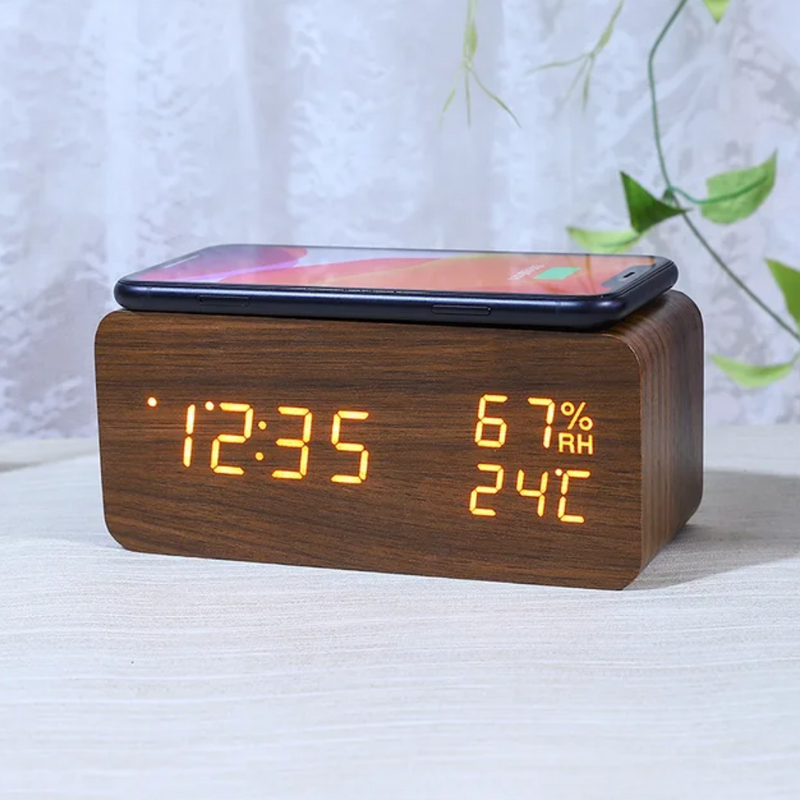Relógio Digital de Madeira | Carregador de Celular Sem Fio